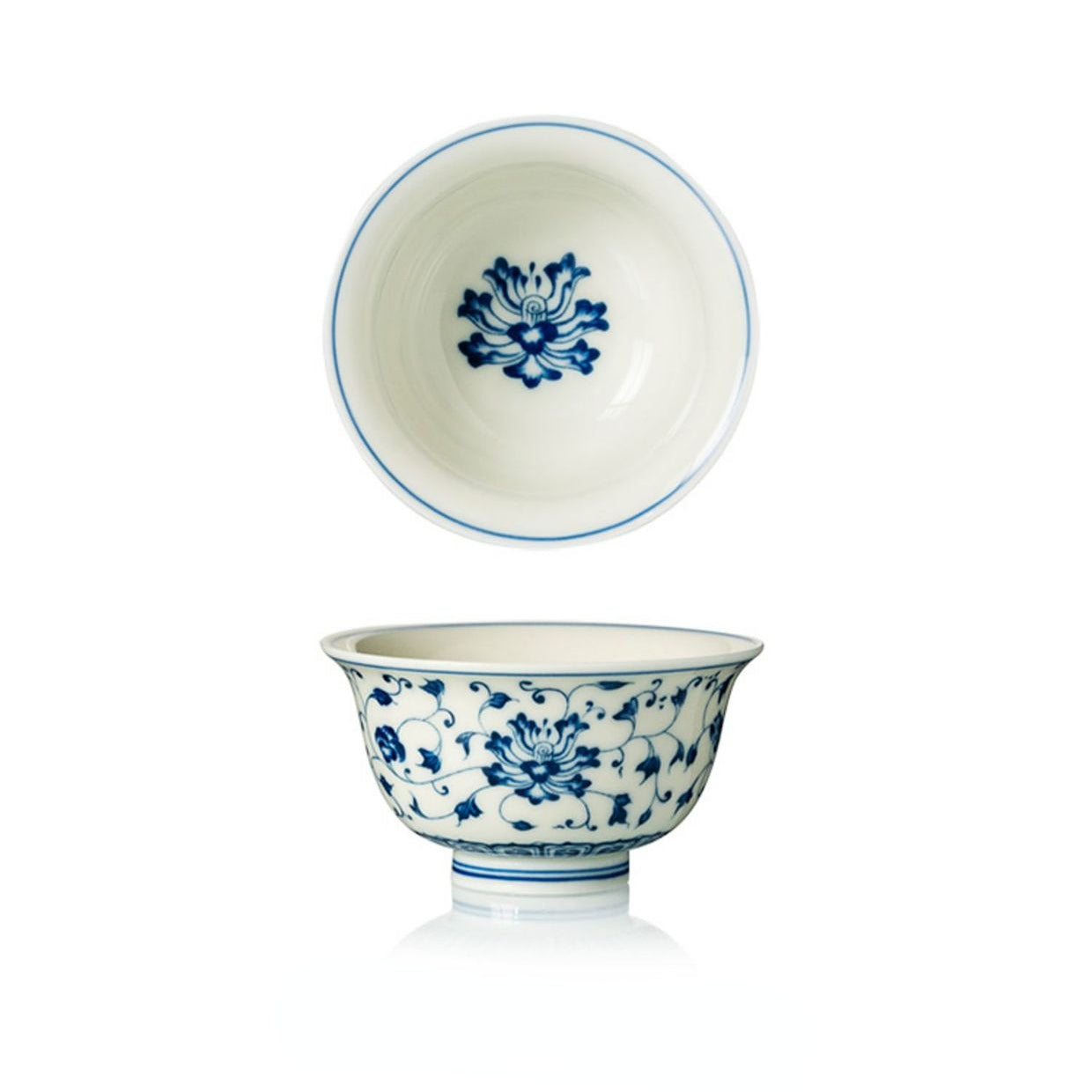 Coupe du Maître pressée à la main bleue et blanche – Rouleaux de lotus entrelacés peints à la main