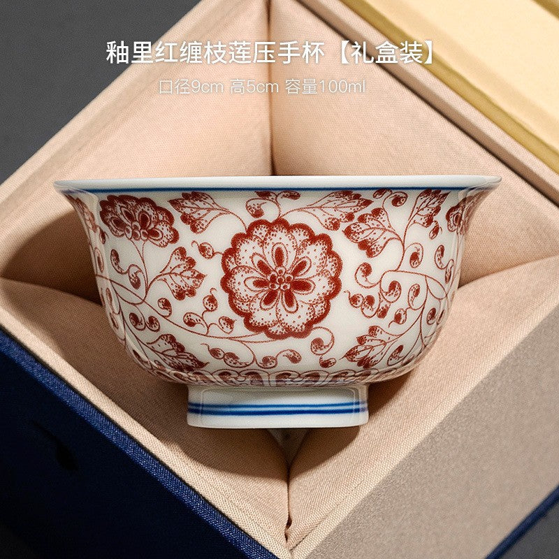 Coupe du Maître pressée à la main bleue et blanche – Rouleaux de lotus entrelacés peints à la main